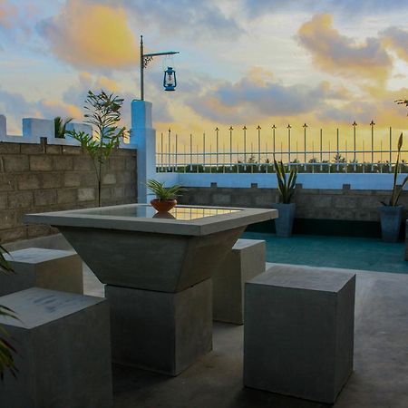 Niwahana Transit City Hotel Katunayaka Buitenkant foto