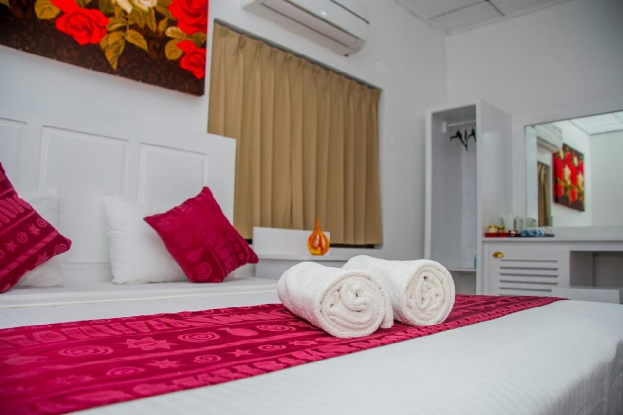 Niwahana Transit City Hotel Katunayaka Buitenkant foto