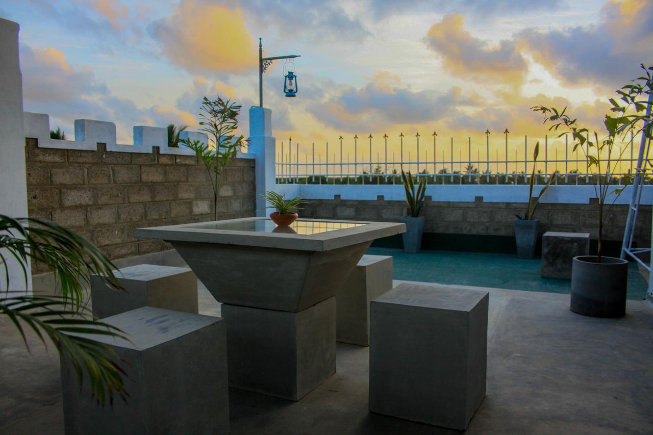 Niwahana Transit City Hotel Katunayaka Buitenkant foto